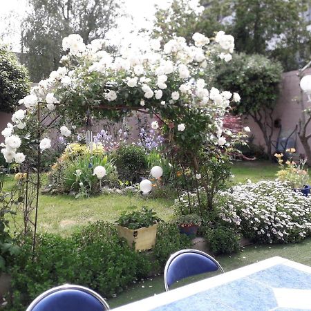 Le Jardin Fleuri Bed and Breakfast Saint-Nazaire  Exteriör bild