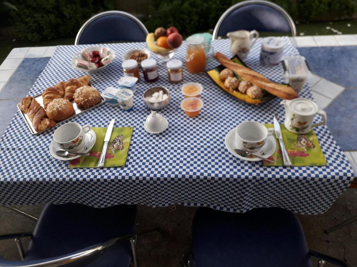 Le Jardin Fleuri Bed and Breakfast Saint-Nazaire  Exteriör bild
