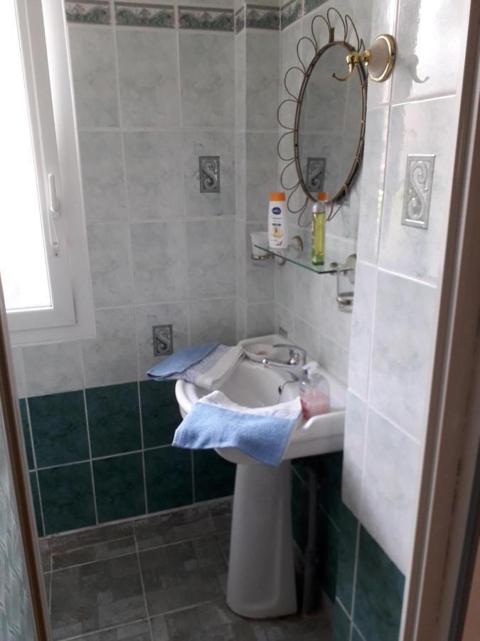 Le Jardin Fleuri Bed and Breakfast Saint-Nazaire  Exteriör bild