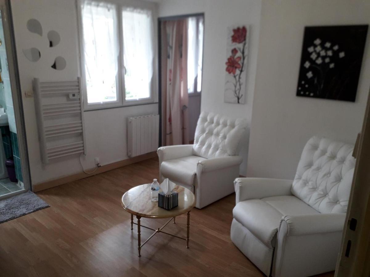 Le Jardin Fleuri Bed and Breakfast Saint-Nazaire  Exteriör bild