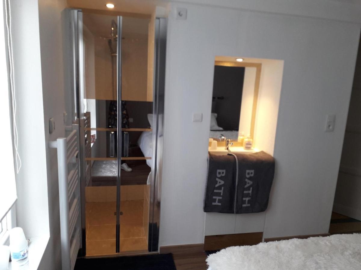 Le Jardin Fleuri Bed and Breakfast Saint-Nazaire  Exteriör bild