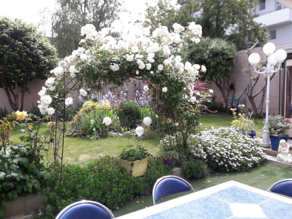 Le Jardin Fleuri Bed and Breakfast Saint-Nazaire  Exteriör bild